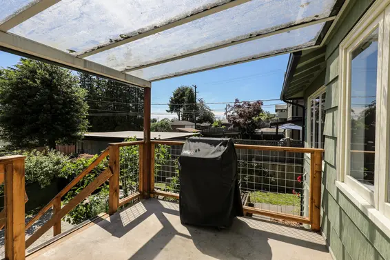 Deck - 809 East 5th Street  