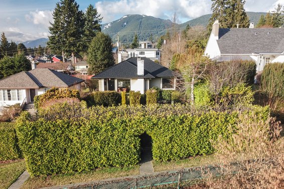 338 West 25th Street, North Vancouver