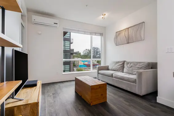 Living - 421 723 3rd Street West, The Shore  