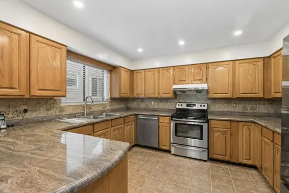 5609 White Pine Lane, North Vancouver For Sale - image 16