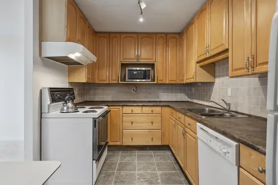 203 1412 Esquimalt Avenue, West Vancouver For Sale - image 8