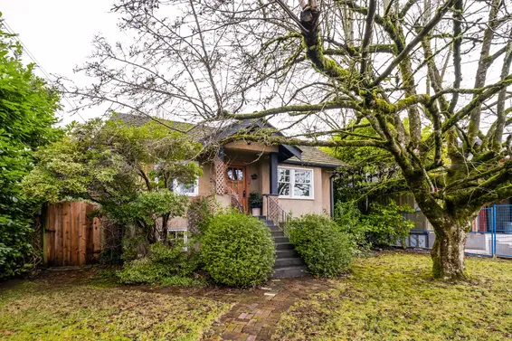 338 East 14th Street, North Vancouver For Sale - image 1