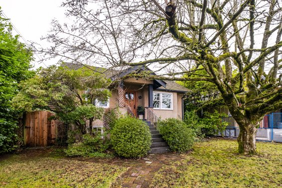 338 East 14th Street, North Vancouver