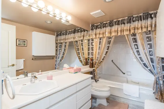 Master Ensuite - 1702 1327 E Keith Road, North Vancouver  