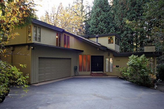 701 Wellington Drive, North Vancouver
