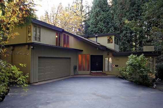 701 Wellington Drive, North Vancouver