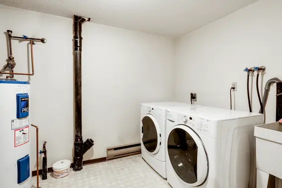 Laundry Room - 111-1910 Chesterfield Avenue, North Vancouver  