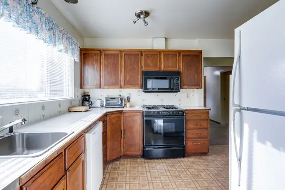 Kitchen 3 - 640 E Osborne Road, North Vancouver  