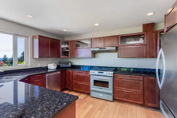 1070 Chamberlain Drive, North Vancouver For Sale - image 11