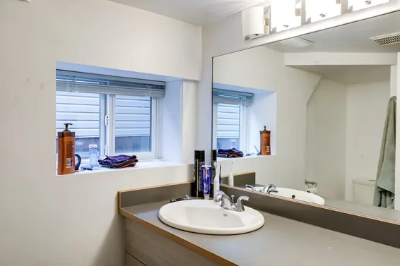 Suite Bathroom - 312 East 27th Street, North Vancouver  