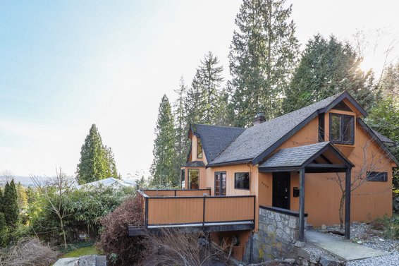 4555 Mountain Highway, North Vancouver