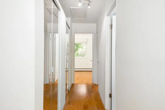 801-555 West 28th Street, North Vancouver - Hallway  