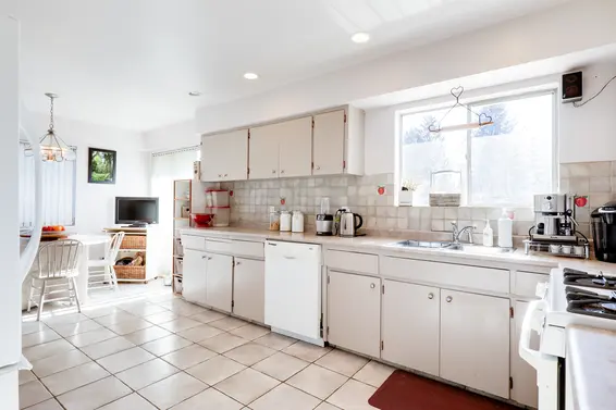 Kitchen - 926 East 29th Street, North Vancouver  