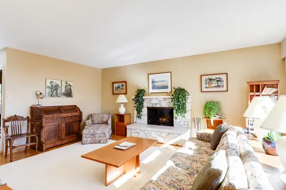 Living Room - 1984 Hyannis Drive, North Vancouver  