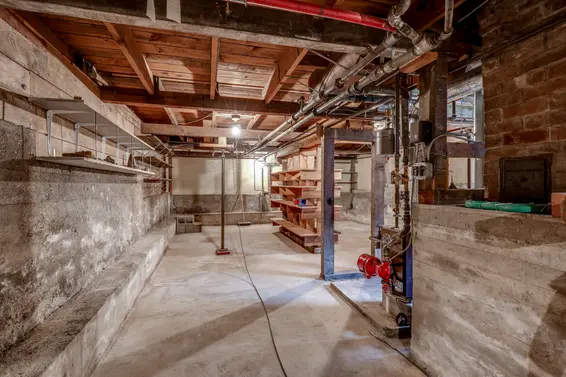 352 East 24th Street, North Vancouver - basement  