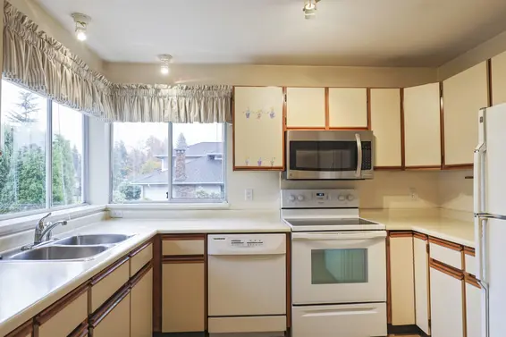 2541 Wilding Way, North Vancouver For Sale - image 2