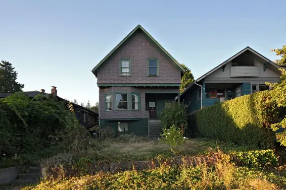 206 East 27th Street, North Vancouver