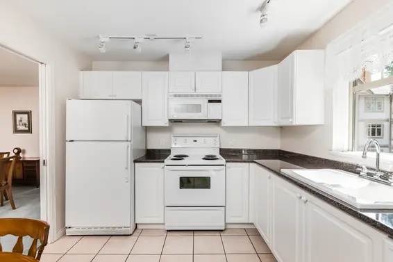 Kitchen 3 - 401 2059 Chesterfield Avenue, North Vancouver  