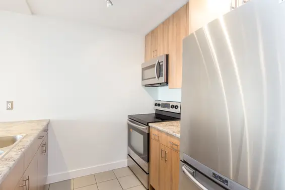 Kitchen 3 - 307-360 East 2nd Street, North Vancouver  