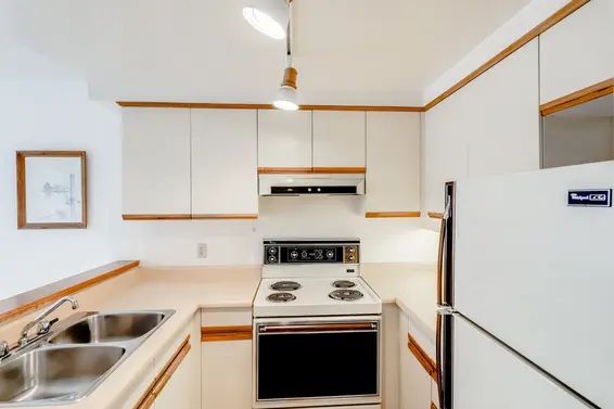Kitchen - 503-505 Lonsdale Avenue  