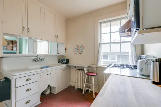 352 East 24th Street, North Vancouver - kitchen 2  