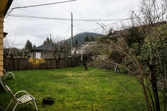 198 Carisbrooke Crescent, North Vancouver For Sale - image 18