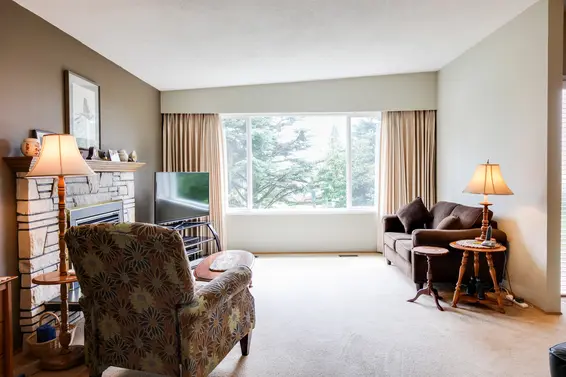 202 West 27th Street, North Vancouver For Sale - image 2