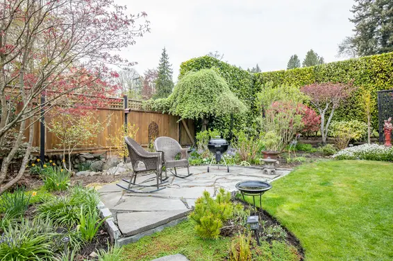 515 East 19th Street, North Vancouver - front yard  