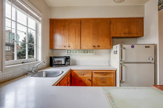 Kitchen - 202 120 West 17th Street, North Vancouver  
