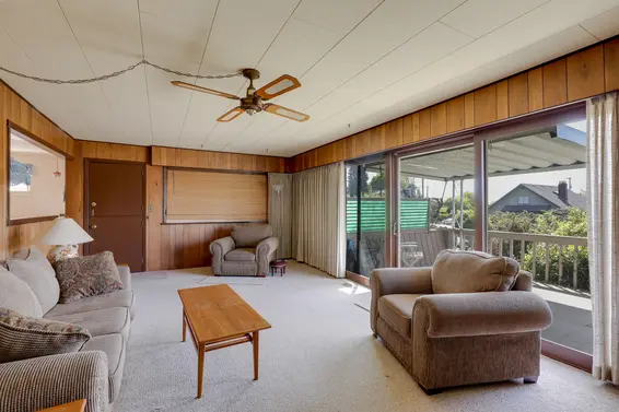Family Room - 459 East 16th Street, North Vancouver  
