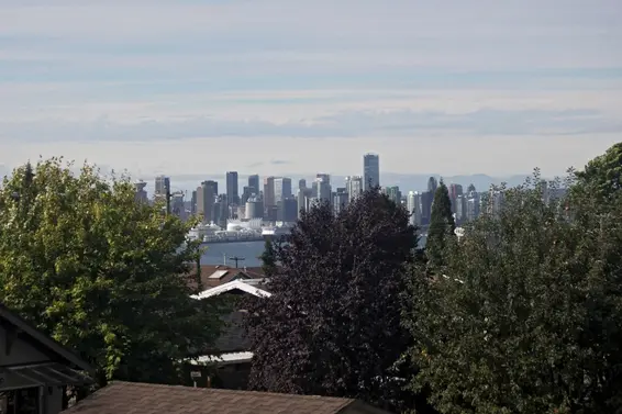339 East 10th Street, North Vancouver