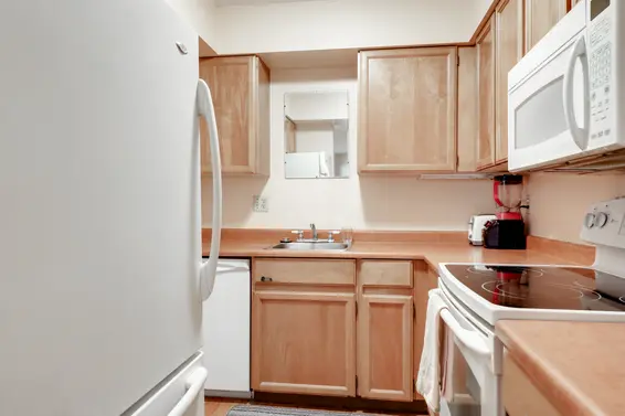 Kitchen - 111-1910 Chesterfield Avenue, North Vancouver  