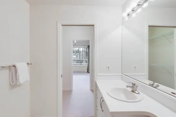 Bathroom - 203-3151 Connaught Crescent, North Vancouver  