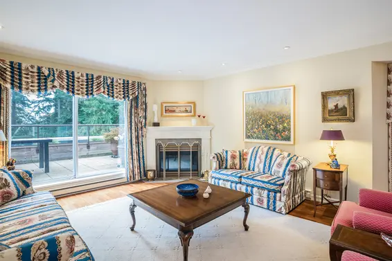 304-1500 Ostler Court, North Vancouver - Living Room  