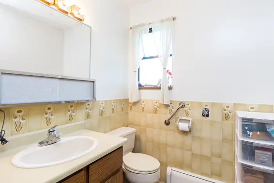 Master Ensuite - 3639 Campbell Avenue, North Vancouver  
