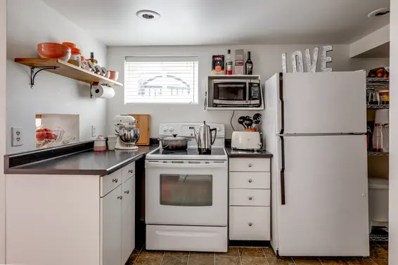 515 E 19th Street, North Vancouver -  suite kitchen 2  