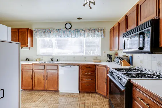 Kitchen - 640 E Osborne Road, North Vancouver  
