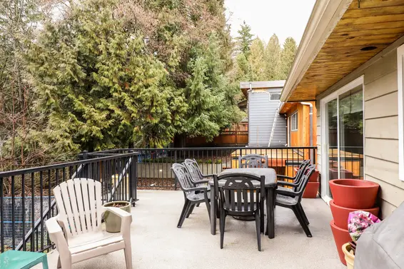 Deck - 4353 Ruth Crescent  