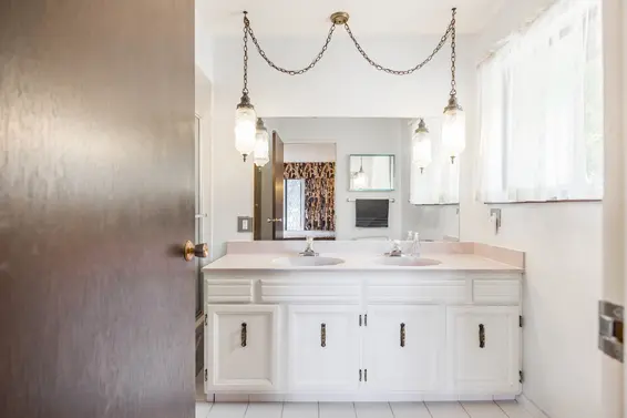 Master Ensuite - 4649 Tourney Road, North Vancouver  