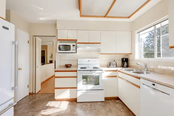 Kitchen - 1984 Hyannis Drive, North Vancouver  