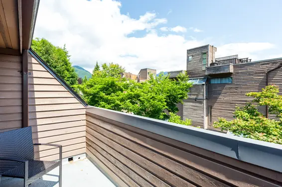Deck 4 - 3309 Mountain Highway, North Vancouver  