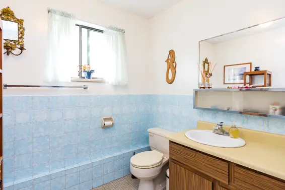 Bathroom down 2 - 3639 Campbell Avenue, North Vancouver  