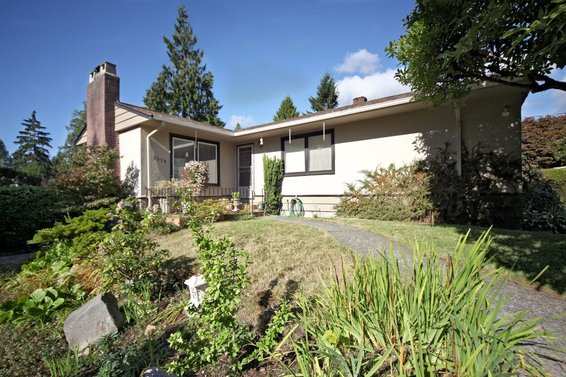 3579 Edgemont Boulevard, North Vancouver