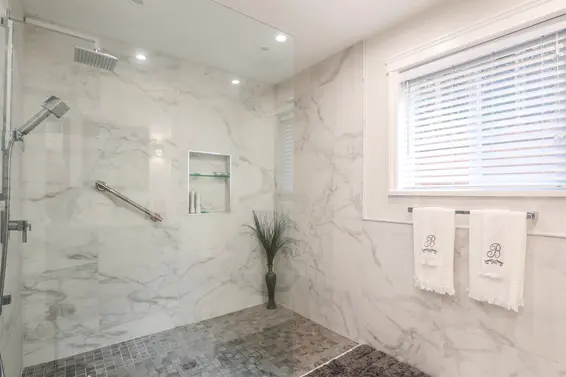 Master Ensuite - 1220 East 14th Street  