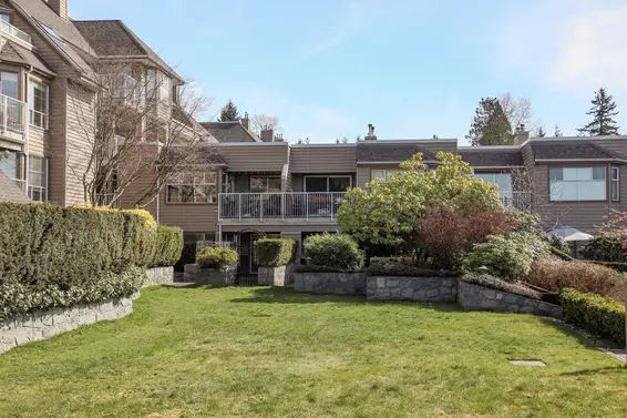 Common grassed yard - 308-1000 Bowron Court, North Vancouver  