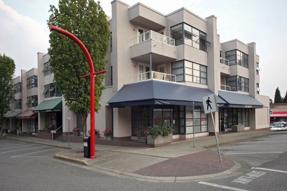 305-3151 Woodbine Drive, North Vancouver