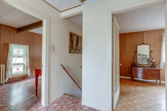 352 E 24th Street, North Vancouver - landing  