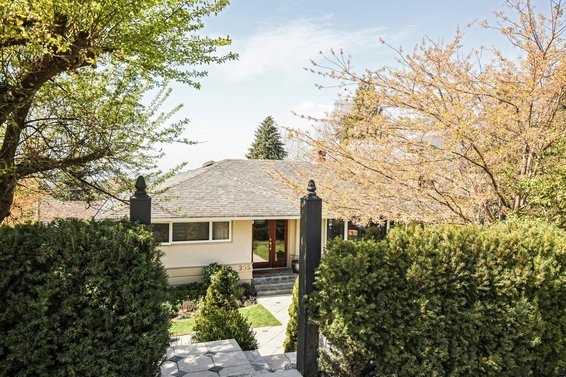 255 Sandringham Crescent, North Vancouver