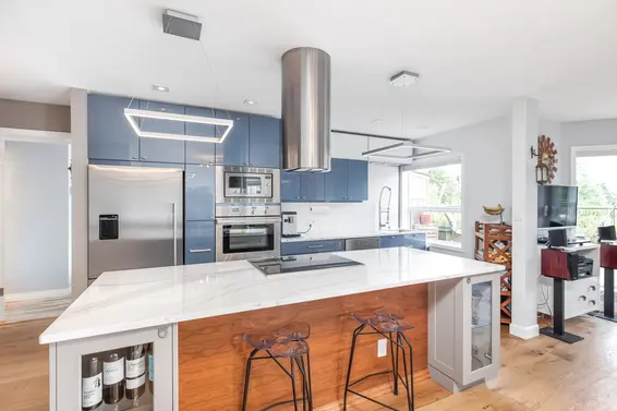 Kitchen - 704-1500 Ostler Court, North Vancouver  