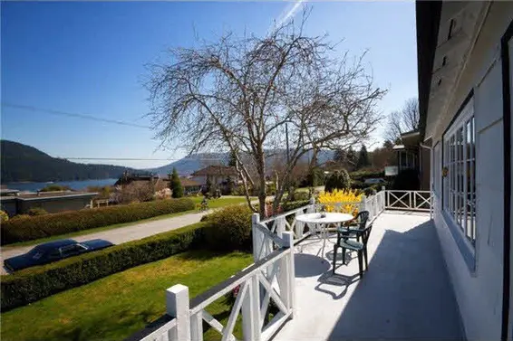 487 Roslyn Boulevard, North Vancouver